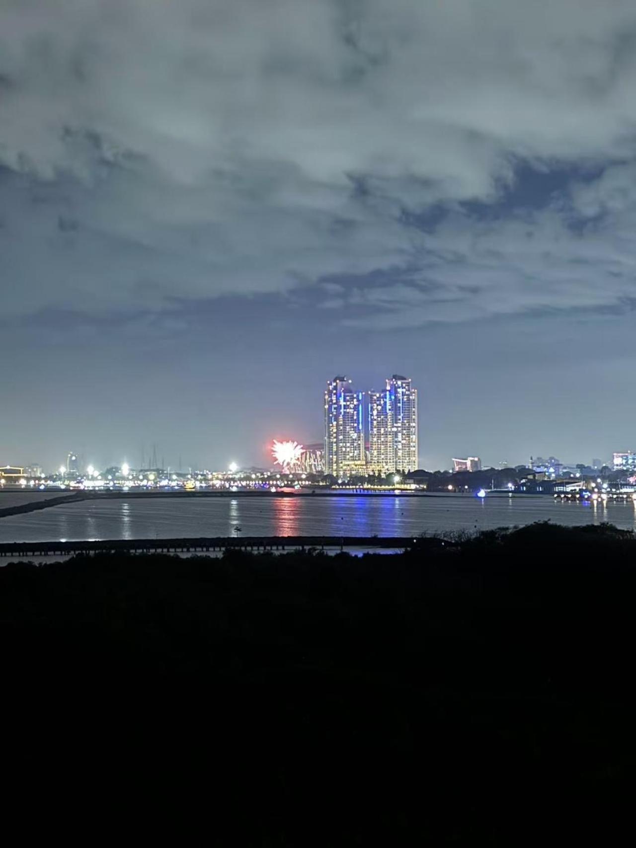 बहुत बड़ा घर Sea View *